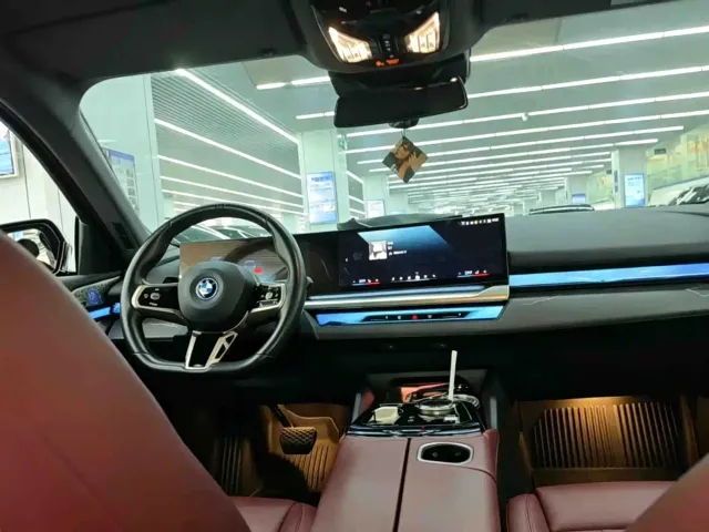 BMW i5 — Фото автомобиля 3