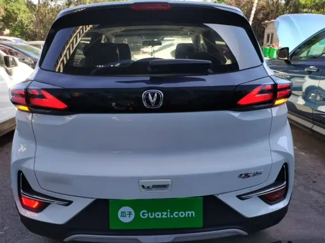 Changan CS15 — Фото автомобиля 5
