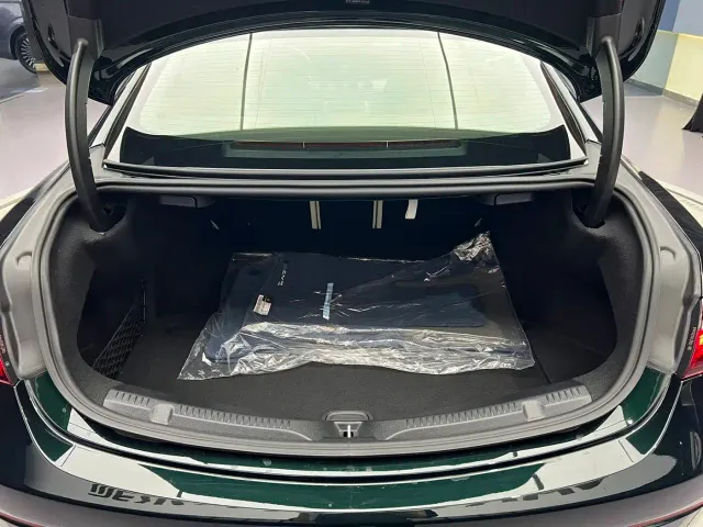 Mercedes-Benz E-Class — Фото автомобиля 13