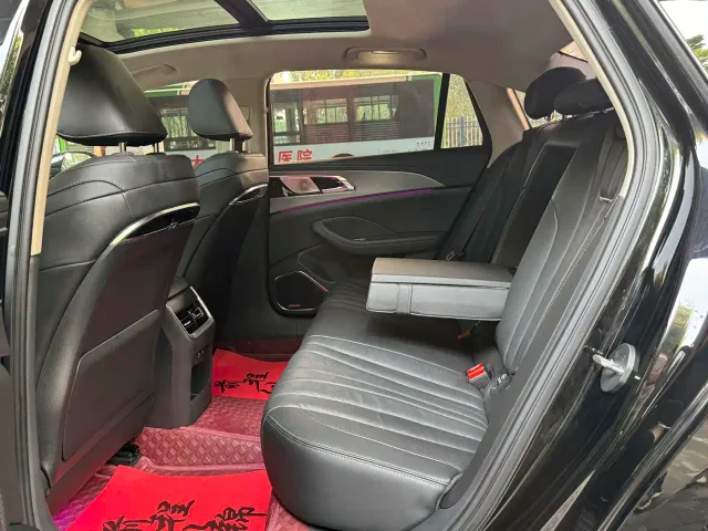 Hongqi H5 — Фото автомобиля 13