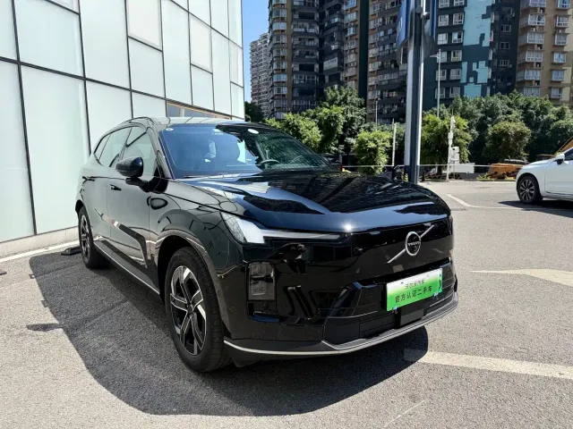 Volvo XC70 Plug-in Hybrid — Фото автомобиля 3