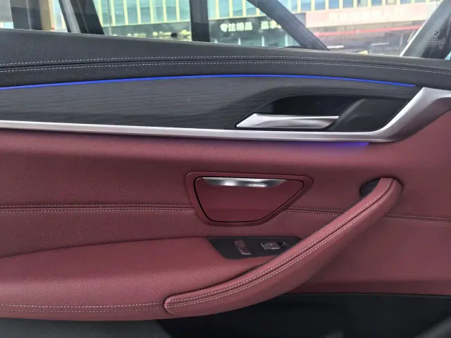 BMW 5 Series — Фото автомобиля 17