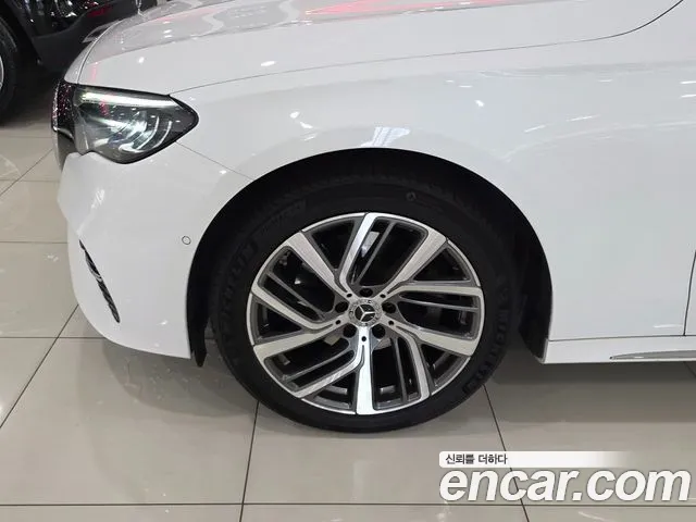 Mercedes-Benz E-Class — Фото автомобиля 5