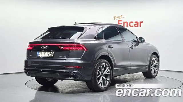 Фотография автомобиля — Audi Q8 4M