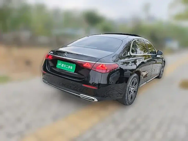 Mercedes-Benz E-Class — Фото автомобиля 4