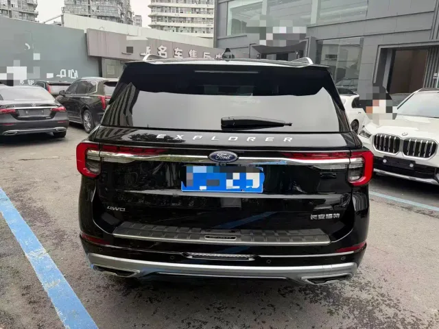 Ford Explorer — Фото автомобиля 9