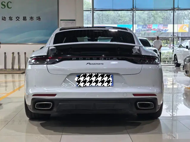 Porsche Panamera — Фото автомобиля 12