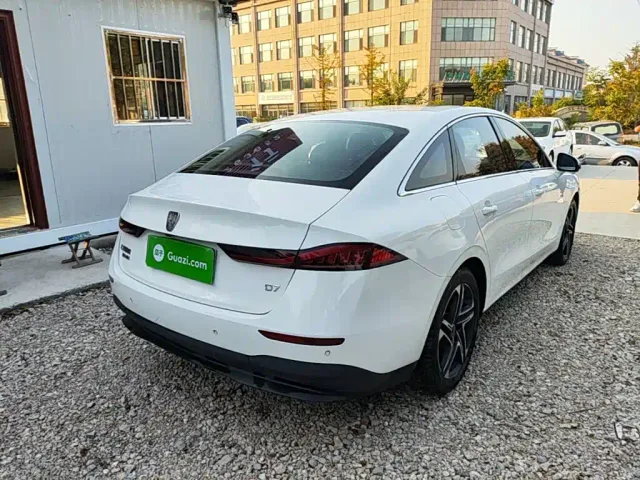 Roewe D7 — Фото автомобиля 6