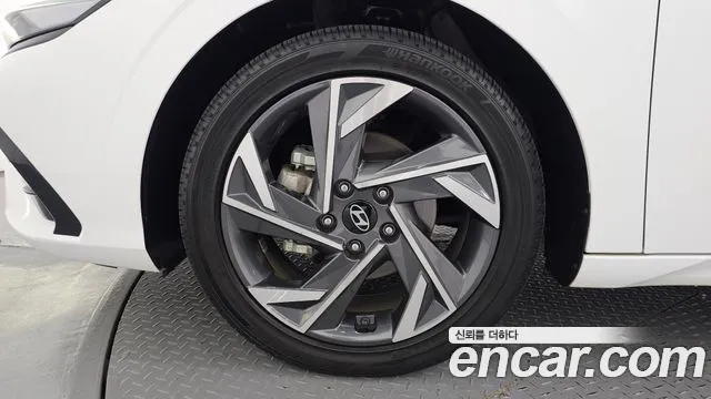 Hyundai Avante CN7 — Фото автомобиля 5