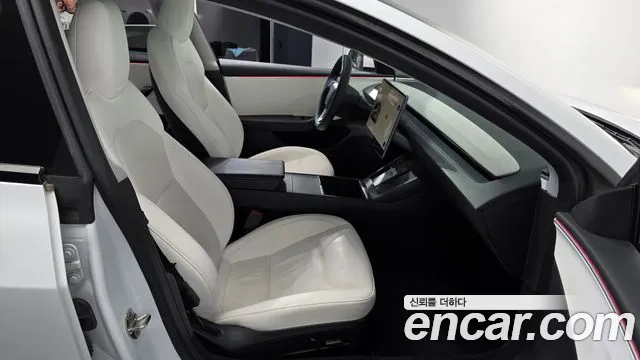 Tesla Model 3 — Фото автомобиля 25