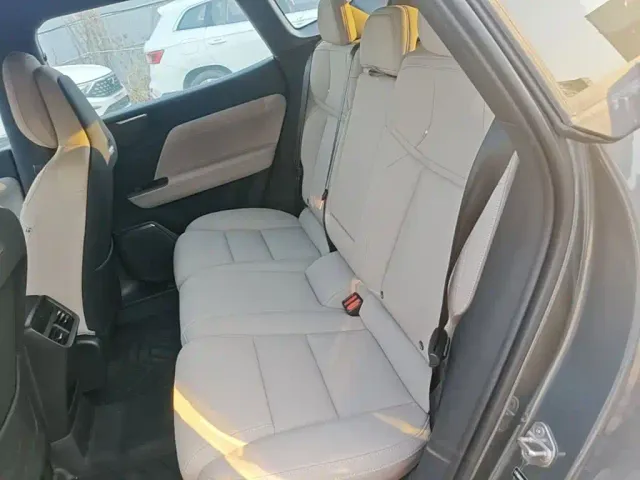 Volvo XC70 Plug-in Hybrid — Фото автомобиля 16