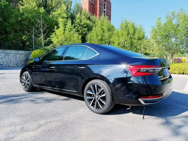 Skoda Superb — Фото автомобиля 4