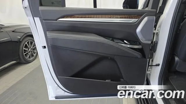 Cadillac Escalade Generation 5 — Фото автомобиля 25