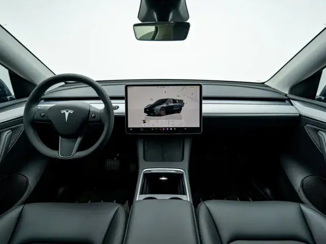 Tesla Model Y — Фото автомобиля 20