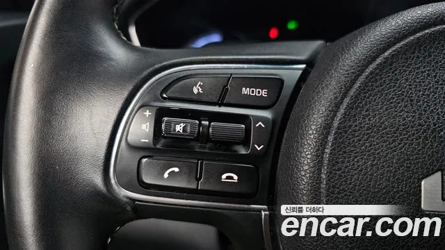 Kia Niro — Фото автомобиля 28