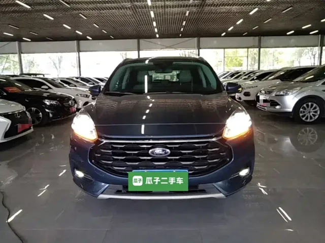 Ford Escape — Фото автомобиля 2
