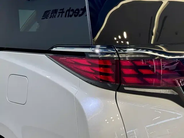 Toyota Alphard — Фото автомобиля 7
