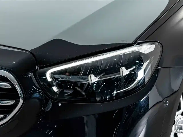 Mercedes-Benz E-Class — Фото автомобиля 4