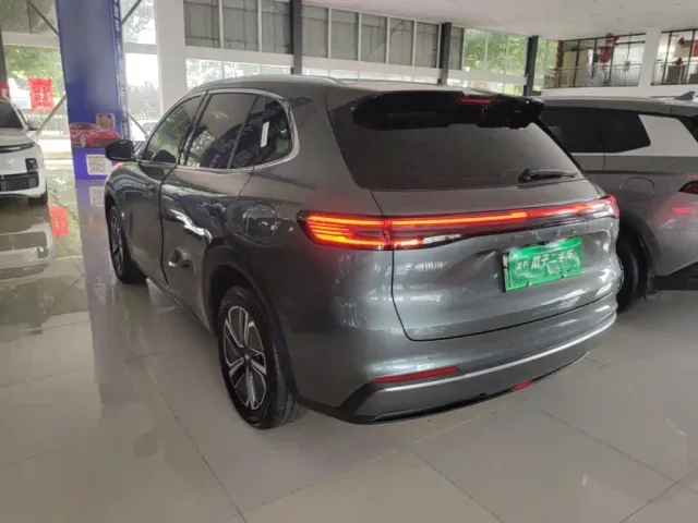 Geely Galaxy Starship 7 EM-i — Фото автомобиля 4