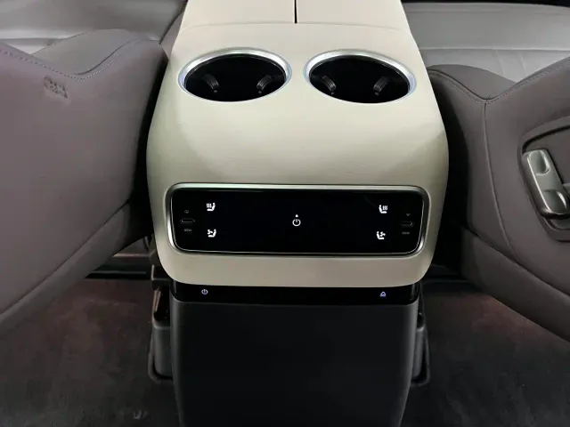 Li Auto MEGA — Фото автомобиля 12
