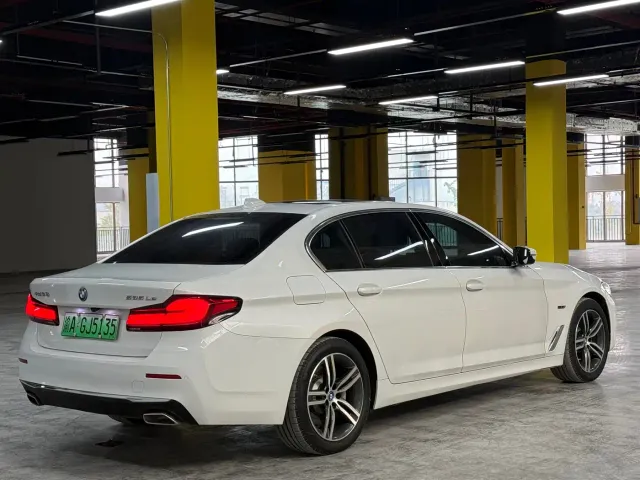 BMW 5 Series — Фото автомобиля 4