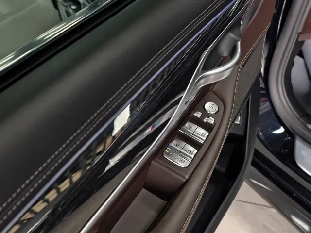 BMW 7 Series — Фото автомобиля 7
