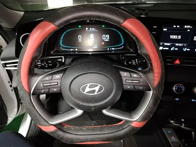 Hyundai Elantra — Фото автомобиля 10