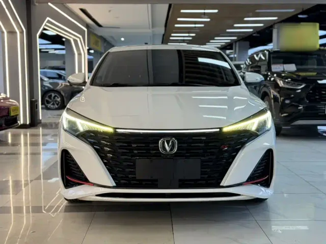 Changan Eado — Фото автомобиля 23