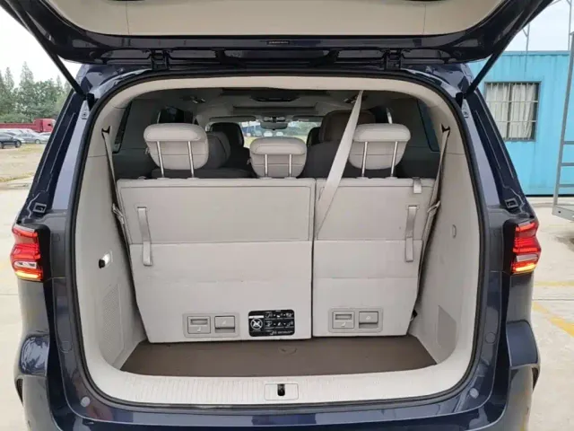 Roewe iMAX8 — Фото автомобиля 18