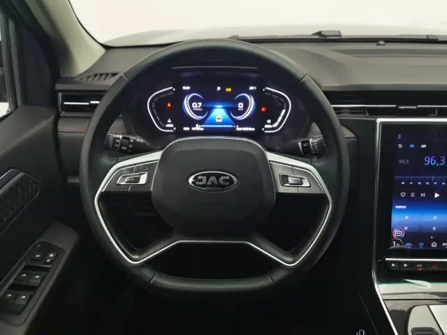 JAC Motors JAC T8 — Фото автомобиля 11