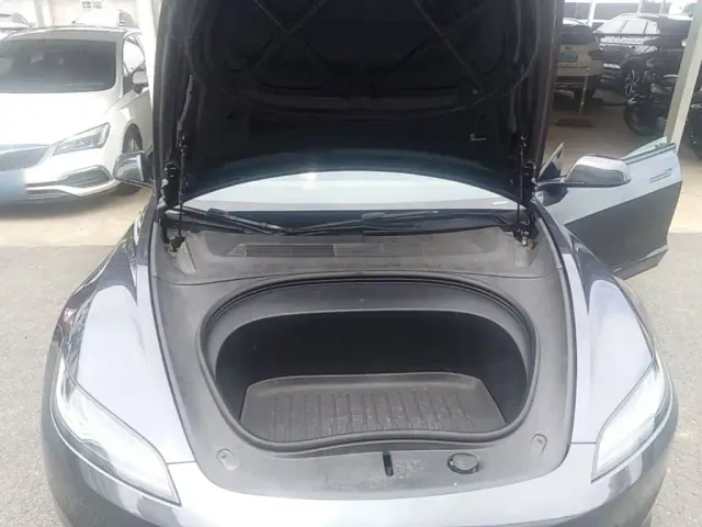 Tesla Model 3 — Фото автомобиля 19