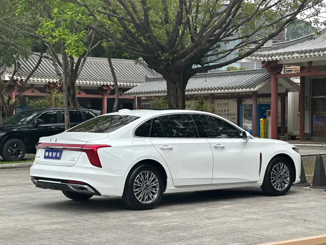 Hongqi H5 — Фото автомобиля 6