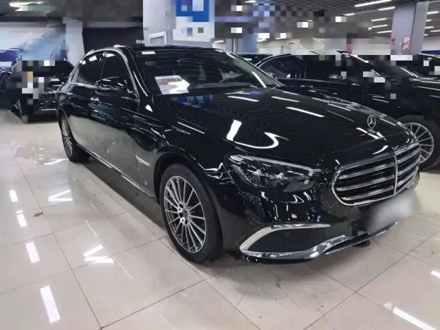 Mercedes-Benz E-Class — Фото автомобиля 4
