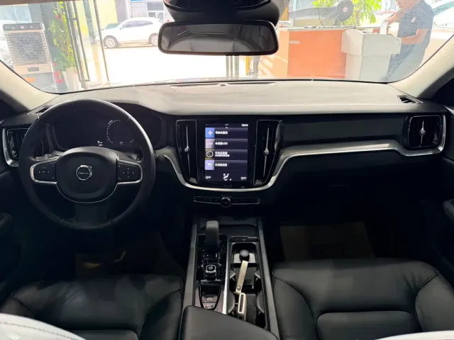 Volvo S60 — Фото автомобиля 8