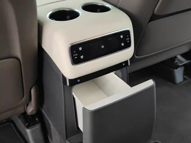 Li Auto MEGA — Фото автомобиля 7