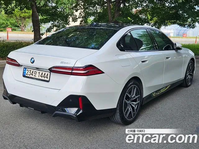 BMW 5-Series — Фото автомобиля 6