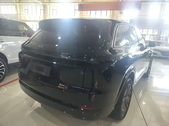 Li Auto L7 — Фото автомобиля 6