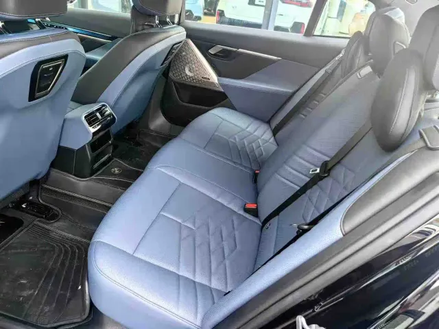 BMW 5 Series — Фото автомобиля 8