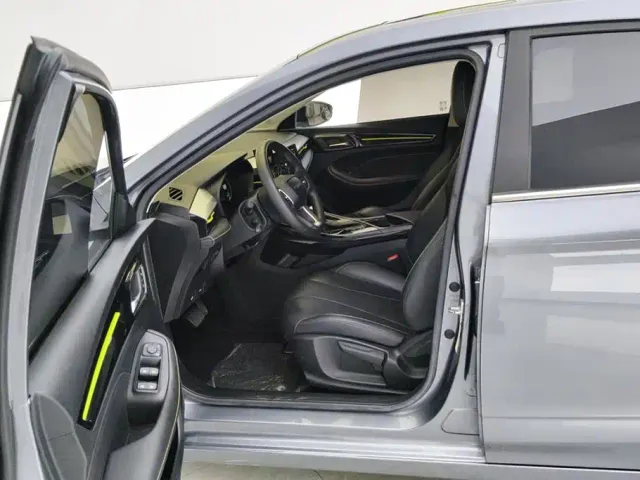 Roewe i5 — Фото автомобиля 9