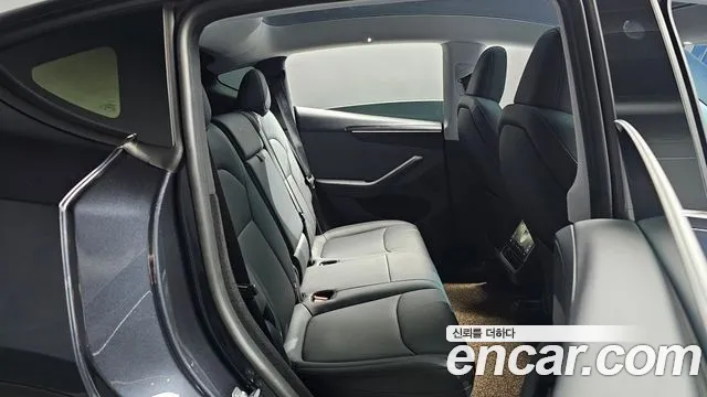Tesla Model Y — Фото автомобиля 11