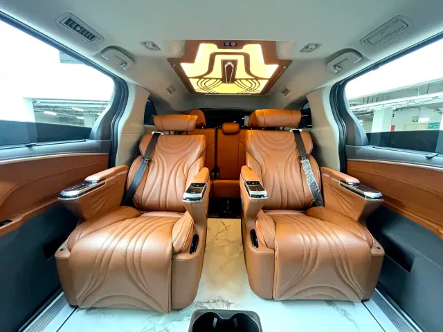 Toyota Sienna — Фото автомобиля 10