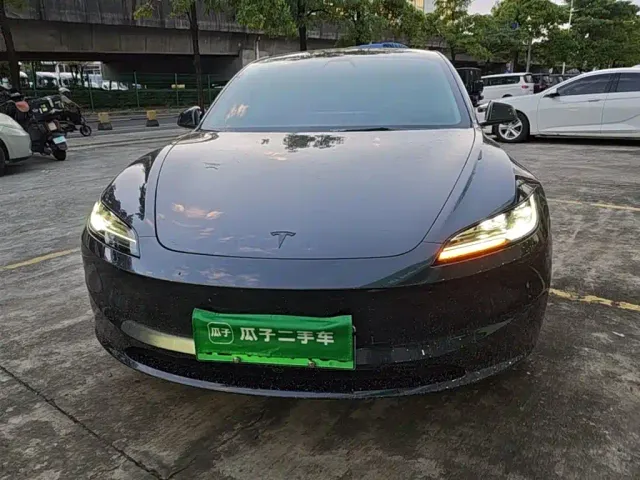 Tesla Model 3 — Фото автомобиля 2
