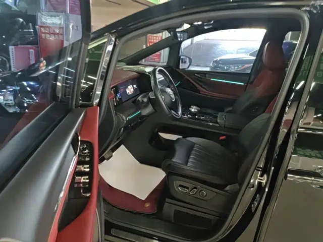 GAC Trumpchi M8 — Фото автомобиля 15