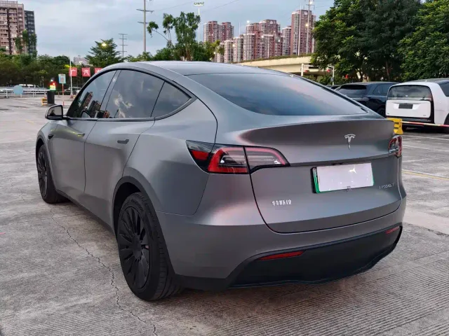 Tesla Model Y — Фото автомобиля 6