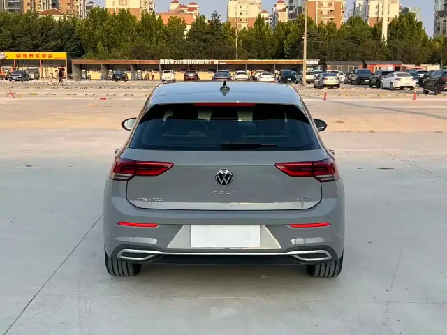 Volkswagen Golf — Фото автомобиля 5