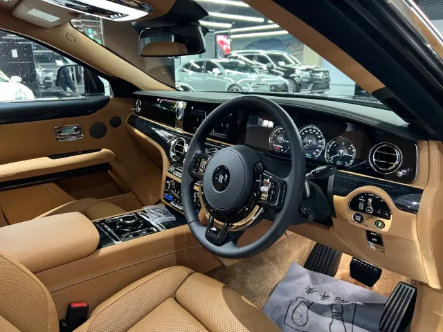 Rolls-Royce Ghost — Фото автомобиля 9