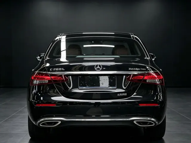 Mercedes-Benz E-Class — Фото автомобиля 4