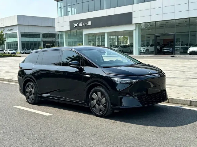 Xpeng X9 — Фото автомобиля 2