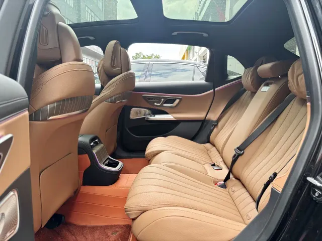 Mercedes-Benz E-Class — Фото автомобиля 5