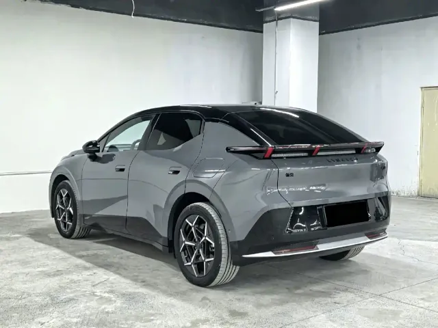 Lynk & Co Z20 — Фото автомобиля 9